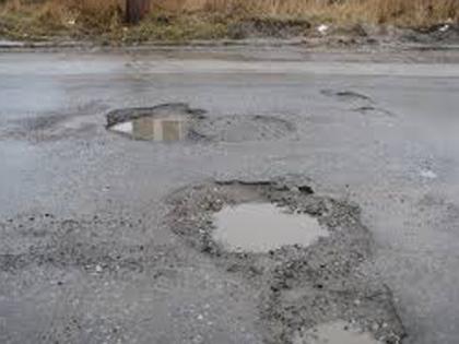Potholes in Mumbai to be repaired on priority | Potholes in Mumbai to be repaired on priority