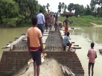 Bihar: Villagers in Gaya district opt for self-help, constructs bridge | Bihar: Villagers in Gaya district opt for self-help, constructs bridge