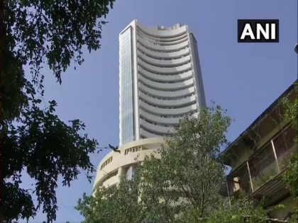 Sensex falls 400 points; IT, pharma stocks slump | Sensex falls 400 points; IT, pharma stocks slump