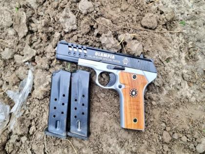 BSF eliminates 2 Pakistan intruders at Attari border, recovers arms and ammunition | BSF eliminates 2 Pakistan intruders at Attari border, recovers arms and ammunition BSF eliminates 2 Pakistan intruders at Attari border, recovers arms and ammunition | BSF eliminates 2 Pakistan intruders at Attari border, recovers arms and ammunition