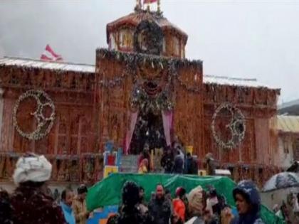 Fresh spell of snowfall in Uttarakhand's Badrinath temple, Chopta | Fresh spell of snowfall in Uttarakhand's Badrinath temple, Chopta