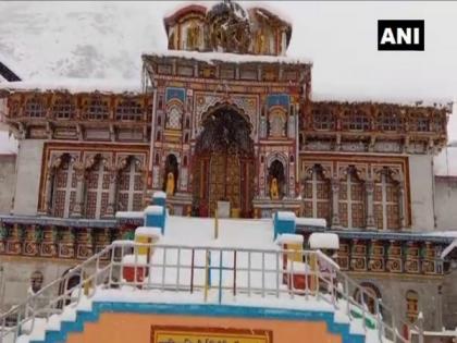 Thick blanket of snow covers Uttarakhand's Badrinath Temple | Thick blanket of snow covers Uttarakhand's Badrinath Temple