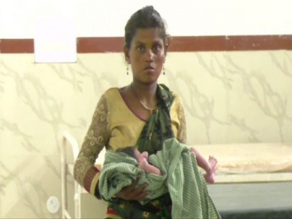 Woman onboard Shramik special train delivers baby in Odisha's Titlagarh | Woman onboard Shramik special train delivers baby in Odisha's Titlagarh