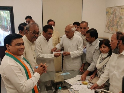 Madhya Pradesh: BJP's Balendu Shukla joins Congress | Madhya Pradesh: BJP's Balendu Shukla joins Congress