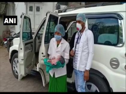 Migrant labourer delivers baby in SDM's car in MP's Barwani | Migrant labourer delivers baby in SDM's car in MP's Barwani Migrant labourer delivers baby in SDM's car in MP's Barwani | Migrant labourer delivers baby in SDM's car in MP's Barwani