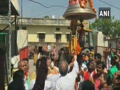 4.1-feet bell for Ram temple reaches Ayodhya from Tamil Nadu | 4.1-feet bell for Ram temple reaches Ayodhya from Tamil Nadu