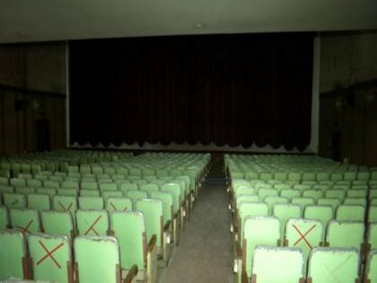 Security guard at Bengaluru movie theatre dies after falling from height while changing poster | Security guard at Bengaluru movie theatre dies after falling from height while changing poster Security guard at Bengaluru movie theatre dies after falling from height while changing poster | Security guard at Bengaluru movie theatre dies after falling from height while changing poster