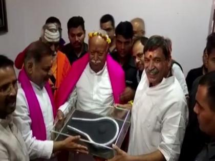 RSS chief offers prayers at Baidynath temple, Deoghar | RSS chief offers prayers at Baidynath temple, Deoghar