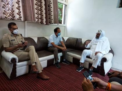 Eid-ul-Fitr: Bhopal Collector, DIG meet Qazi Syed Mushtaq Ali Nadwi | Eid-ul-Fitr: Bhopal Collector, DIG meet Qazi Syed Mushtaq Ali Nadwi