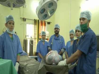 16 kg tumour removed from 20-yr-old woman's abdomen in Bhopal | 16 kg tumour removed from 20-yr-old woman's abdomen in Bhopal