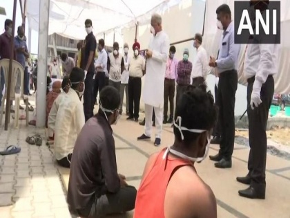 Chhattisgarh CM inspects shelter home for migrant workers amid lockdown | Chhattisgarh CM inspects shelter home for migrant workers amid lockdown