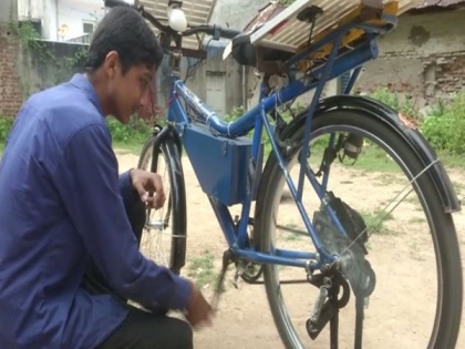 Gujarat: Class 12 student from Vadodara creates solar bicycle from scrap | Gujarat: Class 12 student from Vadodara creates solar bicycle from scrap