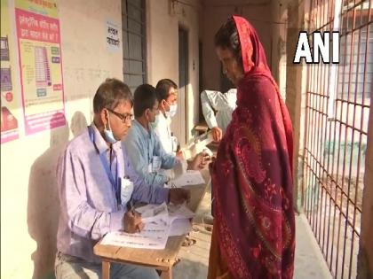 Bihar by-polls: 21.79 pc voter turnout recorded till 11 am | Bihar by-polls: 21.79 pc voter turnout recorded till 11 am