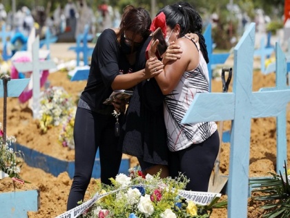 Brazil's COVID-19 death toll surpasses 216,000 | Brazil's COVID-19 death toll surpasses 216,000