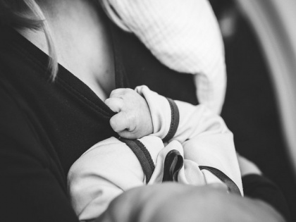 Breastfeeding lowers risk of ovarian cancer: Study | Breastfeeding lowers risk of ovarian cancer: Study