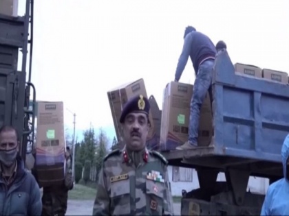 Armed forces deliver spraying machines to Srinagar Municipal Corporation to combat coronavirus | Armed forces deliver spraying machines to Srinagar Municipal Corporation to combat coronavirus