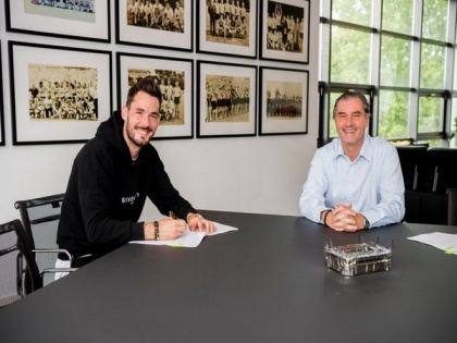 Roman Burki signs contract extension with Borussia Dortmund | Roman Burki signs contract extension with Borussia Dortmund