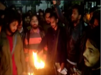 UP: AMU students protest against CAB in Aligarh | UP: AMU students protest against CAB in Aligarh