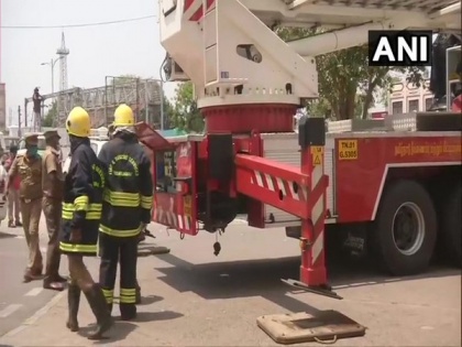 TN Fire Service conducts disinfection drive at Chennai Royapettah General Hospital | TN Fire Service conducts disinfection drive at Chennai Royapettah General Hospital