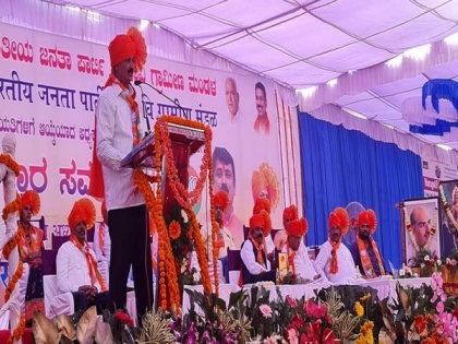 More than 20 Congress MLAs ready to join BJP, claims Karnataka Minister Jarakiholi | More than 20 Congress MLAs ready to join BJP, claims Karnataka Minister Jarakiholi