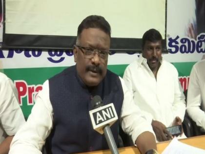 TRS govt enjoying while flood-affected people are suffering, says Cong leader Dasoju Sravan | TRS govt enjoying while flood-affected people are suffering, says Cong leader Dasoju Sravan TRS govt enjoying while flood-affected people are suffering, says Cong leader Dasoju Sravan | TRS govt enjoying while flood-affected people are suffering, says Cong leader Dasoju Sravan
