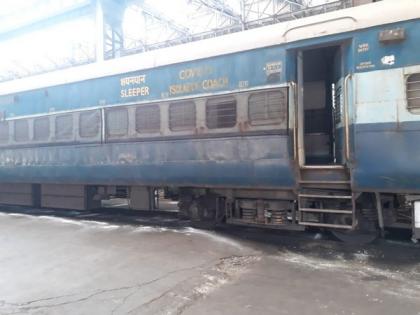 35 train coaches converted into COVID-19 isolation wards at Howrah Tikiapara | 35 train coaches converted into COVID-19 isolation wards at Howrah Tikiapara 35 train coaches converted into COVID-19 isolation wards at Howrah Tikiapara | 35 train coaches converted into COVID-19 isolation wards at Howrah Tikiapara