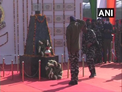 CRPF pays floral tributes to personnel killed in Pulwama terror attack | CRPF pays floral tributes to personnel killed in Pulwama terror attack