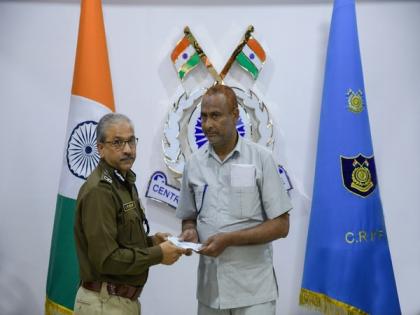 CRPF gives Rs 11 lakh to its retired jawan whose house was damaged in Delhi violence | CRPF gives Rs 11 lakh to its retired jawan whose house was damaged in Delhi violence CRPF gives Rs 11 lakh to its retired jawan whose house was damaged in Delhi violence | CRPF gives Rs 11 lakh to its retired jawan whose house was damaged in Delhi violence
