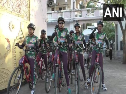 CRPF women personnel participate in cycle rally from Gujarat to Maharashtra | CRPF women personnel participate in cycle rally from Gujarat to Maharashtra