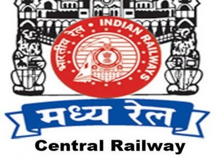 Heavy rain in Mumbai disrupts suburban rail services on Central Railway | Heavy rain in Mumbai disrupts suburban rail services on Central Railway