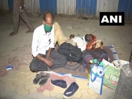 'We are stranded': Cancer patients from other states say they are living on roads in Mumbai | 'We are stranded': Cancer patients from other states say they are living on roads in Mumbai