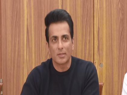 After meeting Delhi CM Arvind Kejriwal, actor Sonu Sood says "nothing political" discussed | After meeting Delhi CM Arvind Kejriwal, actor Sonu Sood says "nothing political" discussed