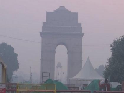 Delhi gasps for breath as AQI remains in 'severe' category | Delhi gasps for breath as AQI remains in 'severe' category Delhi gasps for breath as AQI remains in 'severe' category | Delhi gasps for breath as AQI remains in 'severe' category