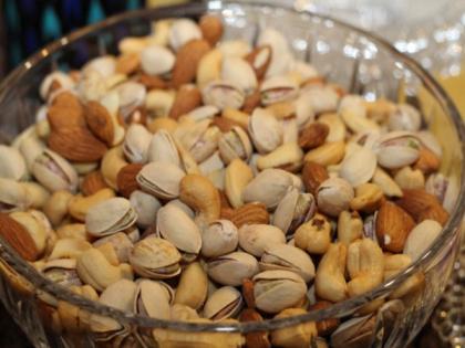 Study suggests lower death risk linked to higher intake of fatty acid in nuts, seeds, plant oils | Study suggests lower death risk linked to higher intake of fatty acid in nuts, seeds, plant oils