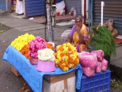 COVID-19: Kochi's flower vendors experience hardships during Onam festival | COVID-19: Kochi's flower vendors experience hardships during Onam festival COVID-19: Kochi's flower vendors experience hardships during Onam festival | COVID-19: Kochi's flower vendors experience hardships during Onam festival