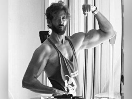 Hrithik Roshan flaunts chiselled physique in new post, says 'Bollywood bicep ki jai' | Hrithik Roshan flaunts chiselled physique in new post, says 'Bollywood bicep ki jai' Hrithik Roshan flaunts chiselled physique in new post, says 'Bollywood bicep ki jai' | Hrithik Roshan flaunts chiselled physique in new post, says 'Bollywood bicep ki jai'