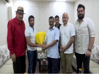 Olympic medalist Ravi Dahiya meets Arvind Kejriwal, Manish Sisodia | Olympic medalist Ravi Dahiya meets Arvind Kejriwal, Manish Sisodia