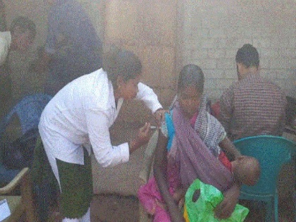 Health workers travel through hilly terrain in Naxal area to vaccinate people in Chhattisgarh villages | Health workers travel through hilly terrain in Naxal area to vaccinate people in Chhattisgarh villages