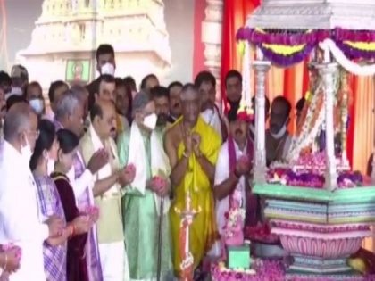 Former Karnataka CM SM Krishna with Basavraj Bommai inaugurate Mysore Dasara Festival | Former Karnataka CM SM Krishna with Basavraj Bommai inaugurate Mysore Dasara Festival
