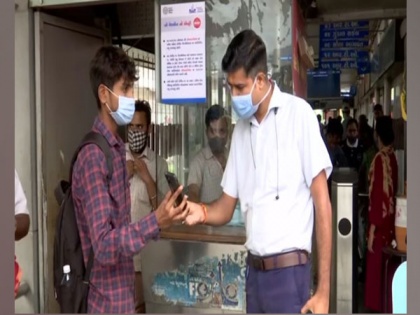No vaccine No entry: Ahmedabad bars unvaccinated people from using public transport, other facilites | No vaccine No entry: Ahmedabad bars unvaccinated people from using public transport, other facilites