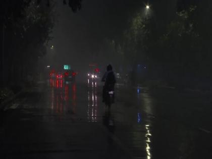 Rain lashes parts of Delhi | Rain lashes parts of Delhi Rain lashes parts of Delhi | Rain lashes parts of Delhi
