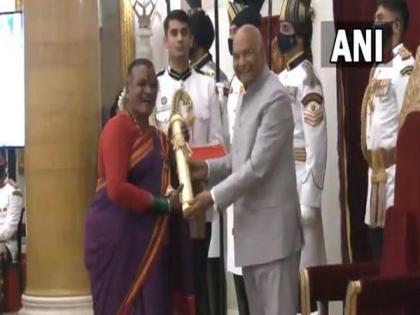Transgender folk dancer Matha B Manjamma Jogati receives Padma Shri award | Transgender folk dancer Matha B Manjamma Jogati receives Padma Shri award