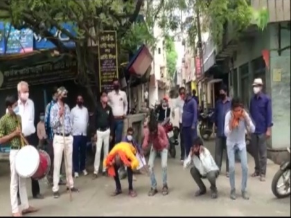 Frog race: Indore Police finds unique way to punish COVID-19 lockdown flouters | Frog race: Indore Police finds unique way to punish COVID-19 lockdown flouters