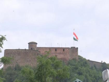 J-K Lieutenant Governor hoists 100 feet tall flag in Srinagar, calls it historic moment | J-K Lieutenant Governor hoists 100 feet tall flag in Srinagar, calls it historic moment