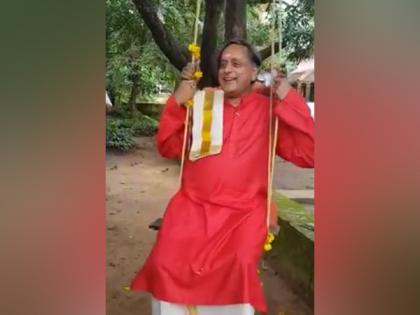 Shashi Tharoor celebrates Onam in traditional style | Shashi Tharoor celebrates Onam in traditional style
