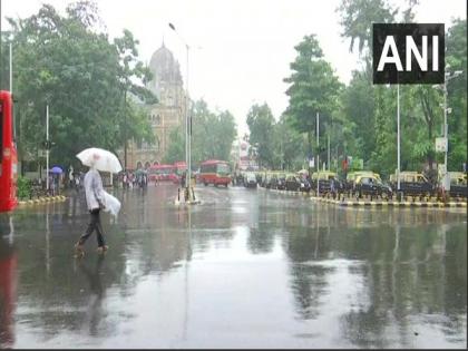 Mumbai receives moderate rainfall | Mumbai receives moderate rainfall
