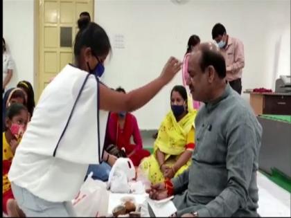 Women who lost husbands or parents to COVID-19 tie rakhis to Om Birla in Rajasthan's Kota | Women who lost husbands or parents to COVID-19 tie rakhis to Om Birla in Rajasthan's Kota