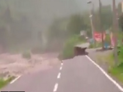 Road caved in due to incessant rainfall in Dehradun | Road caved in due to incessant rainfall in Dehradun