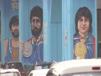 Delhi street showcases graffiti of Tokyo Olympics medallists from India | Delhi street showcases graffiti of Tokyo Olympics medallists from India