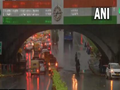 Rain lashes parts of Delhi-NCR, IMD issues orange alert | Rain lashes parts of Delhi-NCR, IMD issues orange alert